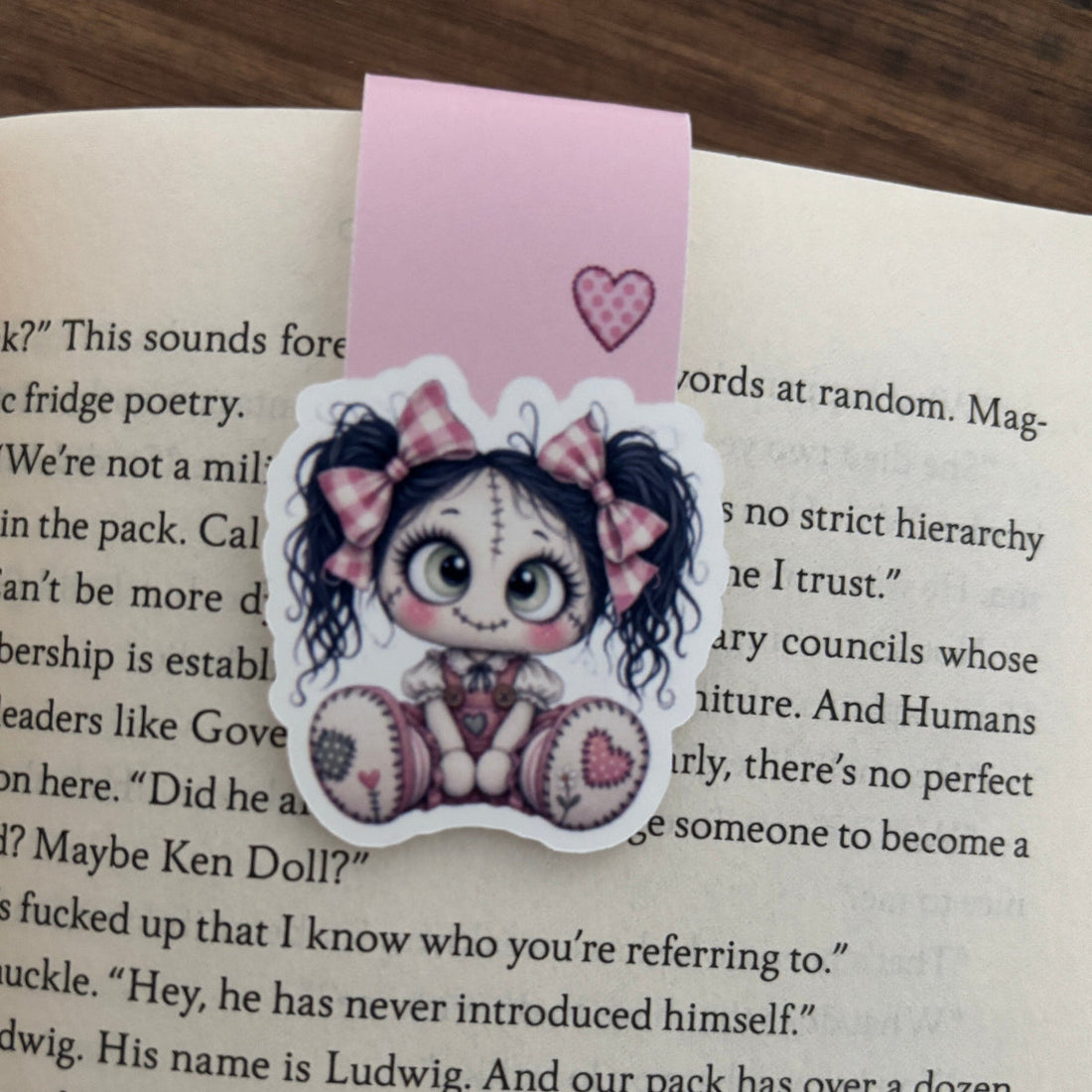 Magnetic vs Laminated Bookmarks: Which Should You Choose?